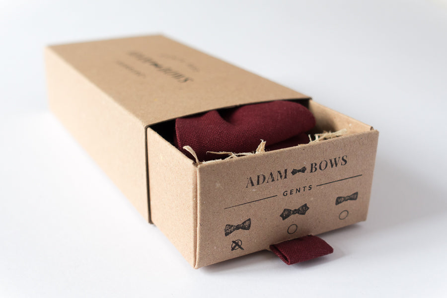 adam-bows-herren-fliege-packaging-bordeaux-george