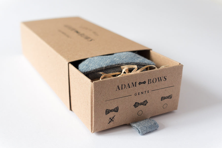 adam-bows-herren-fliege-packaging-hellblau-justus